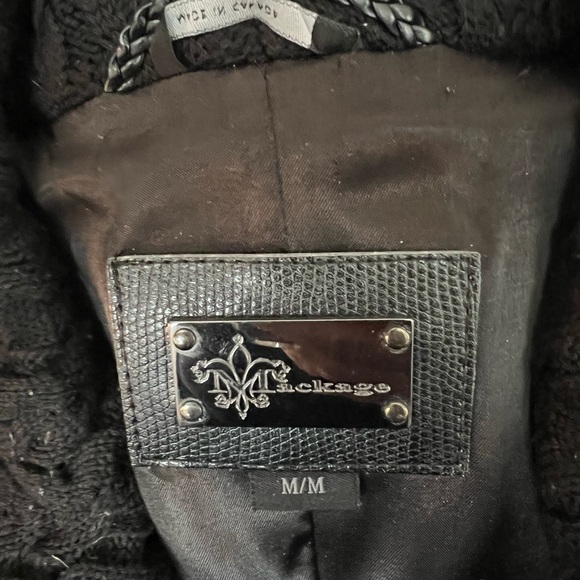 Woman’s black wool coat. Fitted. Like new. - Picture 4 of 6